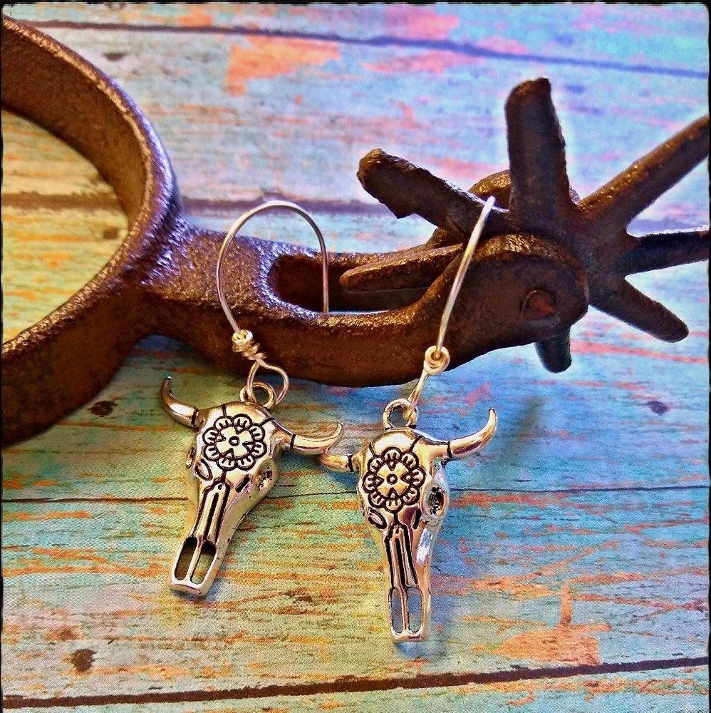 Wild West Silver Longhorn Steer Skull Earrings - Picture 7 of 7